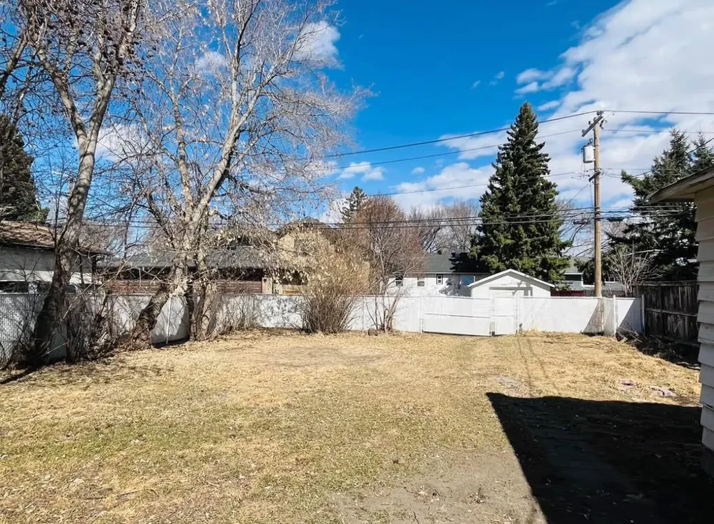 428 32 Avenue NW Calgary AB T2M 2P9