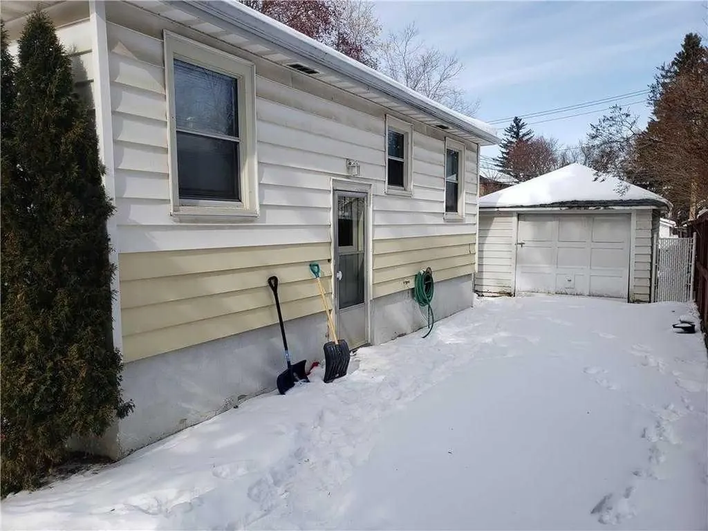 428 32 Avenue NW Calgary AB T2M 2P9