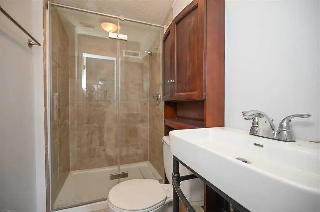 1024 18 Avenue SE Calgary AB T2J 1L6