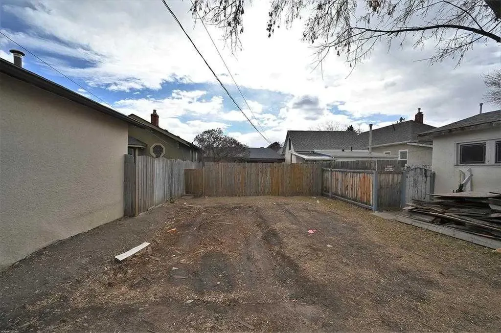 1024 18 Avenue SE Calgary AB T2J 1L6