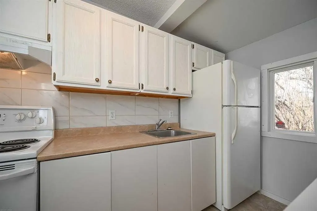 1024 18 Avenue SE Calgary AB T2J 1L6