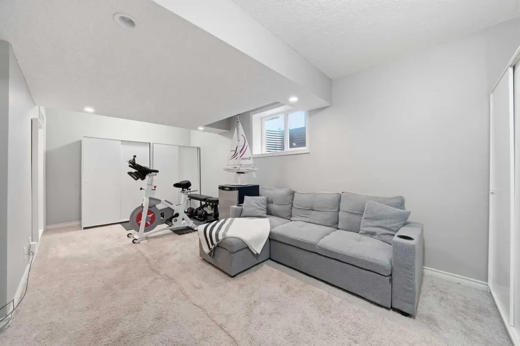 67 Evanspark Road NW Calgary AB T3P 0G6
