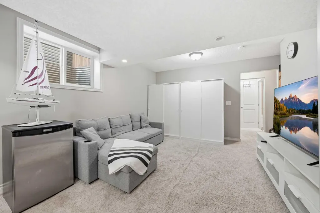 67 Evanspark Road NW Calgary AB T3P 0G6