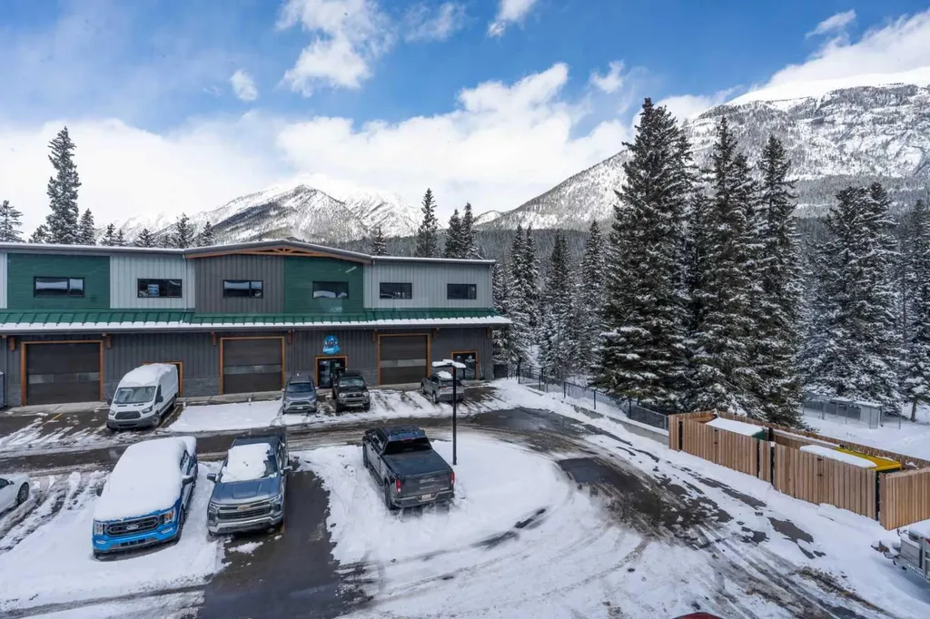 200 Alpine Meadows Canmore AB T1W 0P2