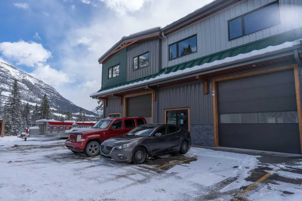 200 Alpine Meadows Canmore AB T1W 0P2