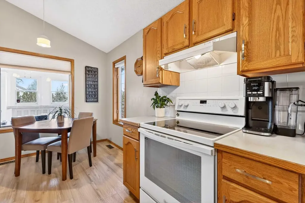 8 Somerset Gate SW Calgary AB T2Y 3C7
