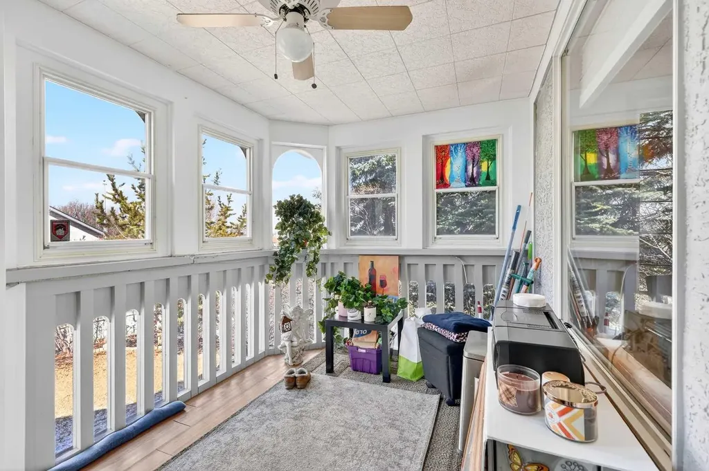 8 Somerset Gate SW Calgary AB T2Y 3C7