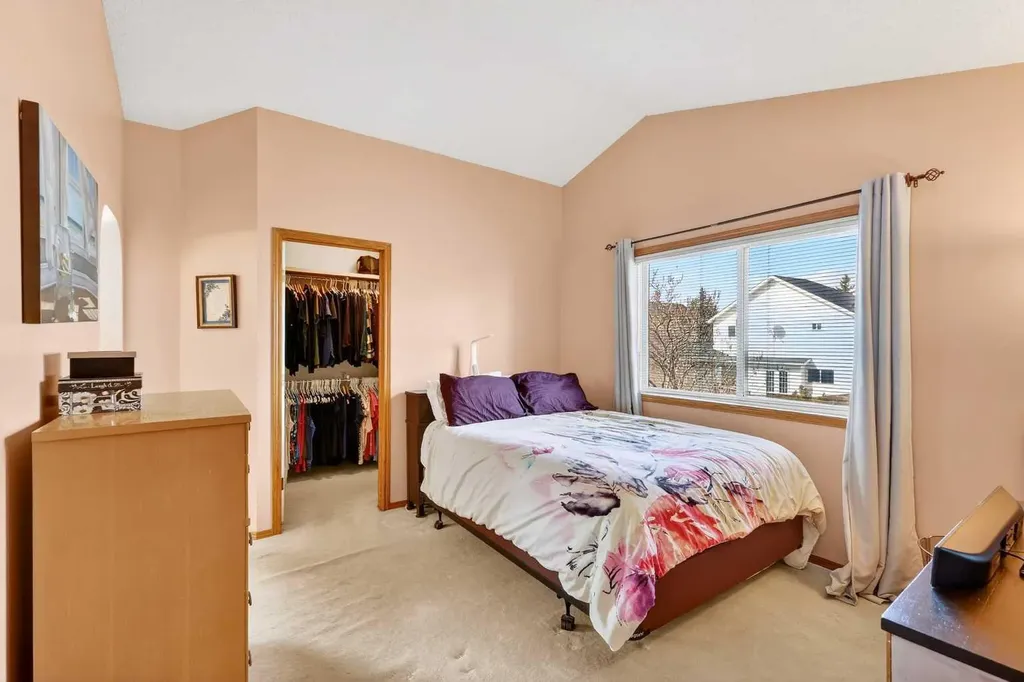 8 Somerset Gate SW Calgary AB T2Y 3C7