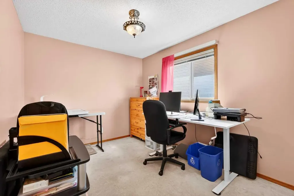 8 Somerset Gate SW Calgary AB T2Y 3C7
