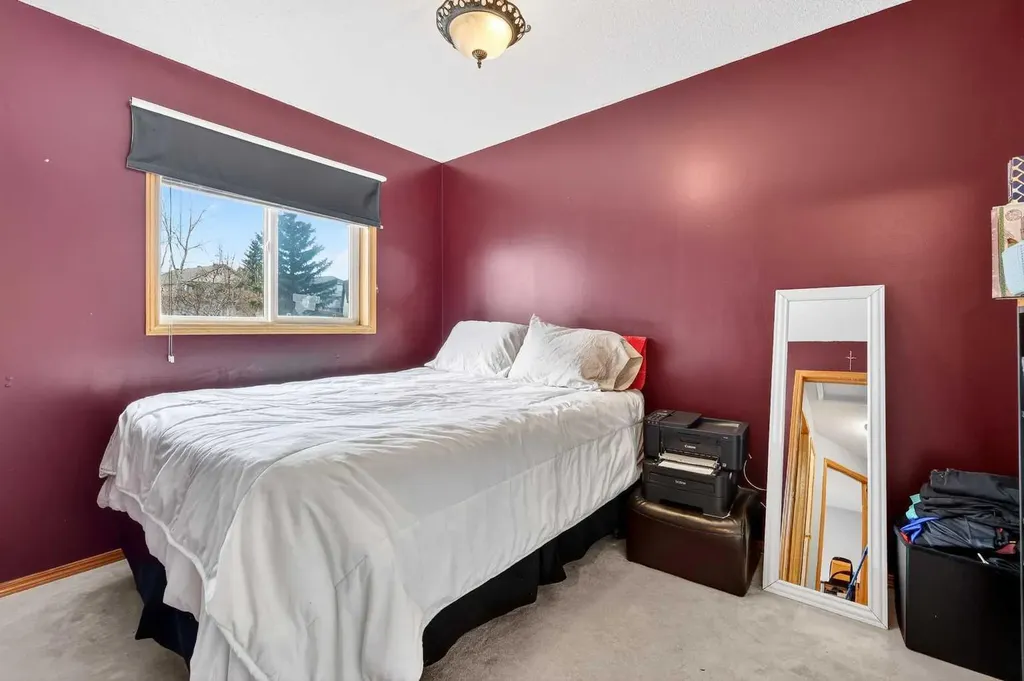 8 Somerset Gate SW Calgary AB T2Y 3C7
