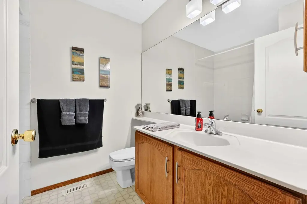 8 Somerset Gate SW Calgary AB T2Y 3C7