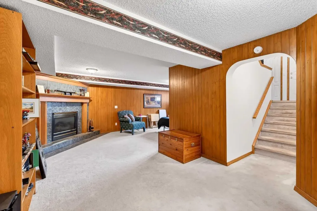 8 Somerset Gate SW Calgary AB T2Y 3C7
