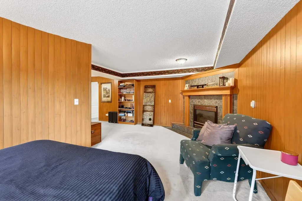 8 Somerset Gate SW Calgary AB T2Y 3C7
