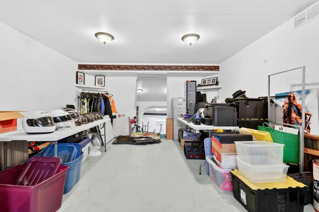 8 Somerset Gate SW Calgary AB T2Y 3C7