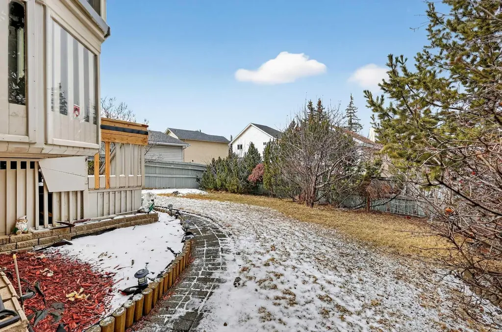 8 Somerset Gate SW Calgary AB T2Y 3C7