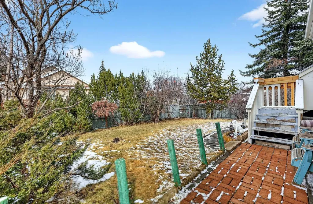 8 Somerset Gate SW Calgary AB T2Y 3C7