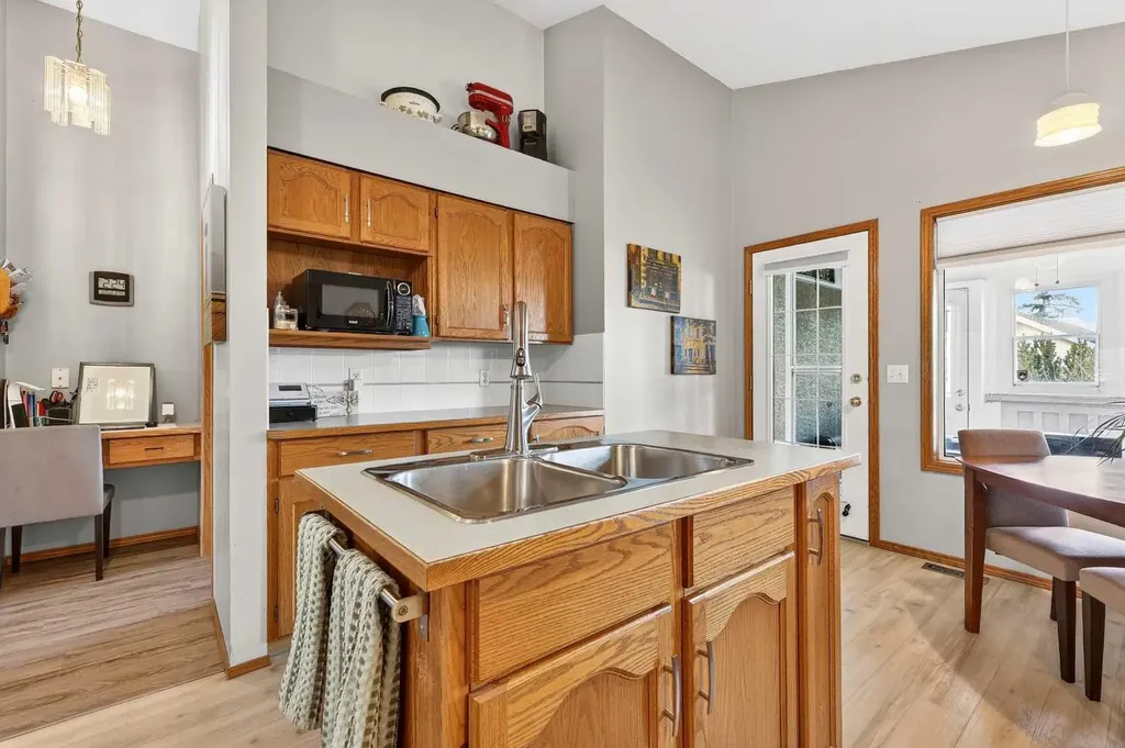 8 Somerset Gate SW Calgary AB T2Y 3C7