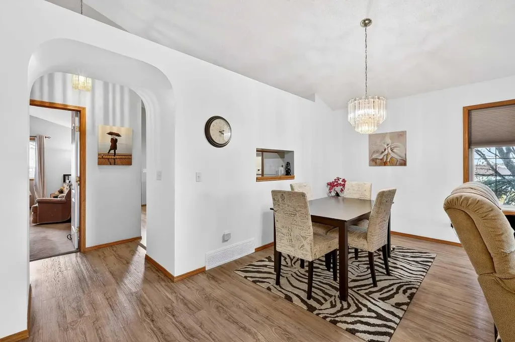 8 Somerset Gate SW Calgary AB T2Y 3C7