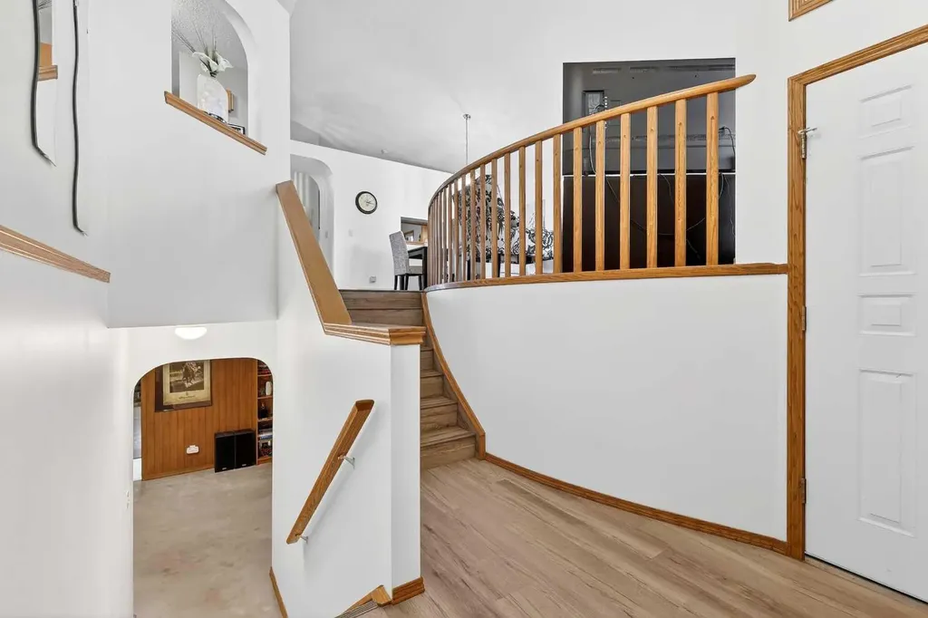 8 Somerset Gate SW Calgary AB T2Y 3C7