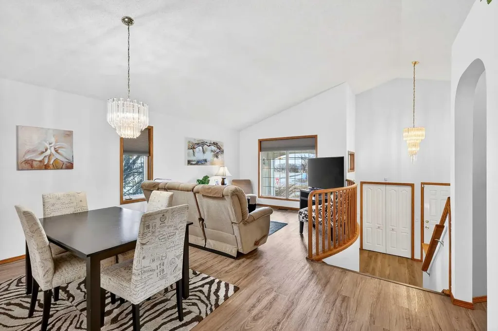 8 Somerset Gate SW Calgary AB T2Y 3C7