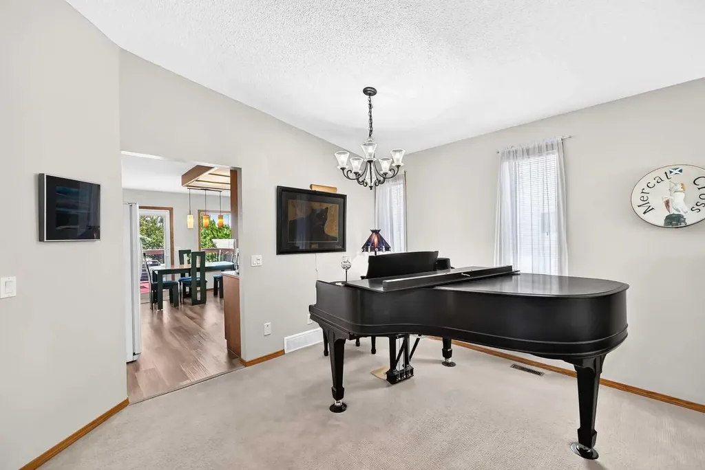 11444 Coventry Boulevard NE Calgary AB T3K 4B1