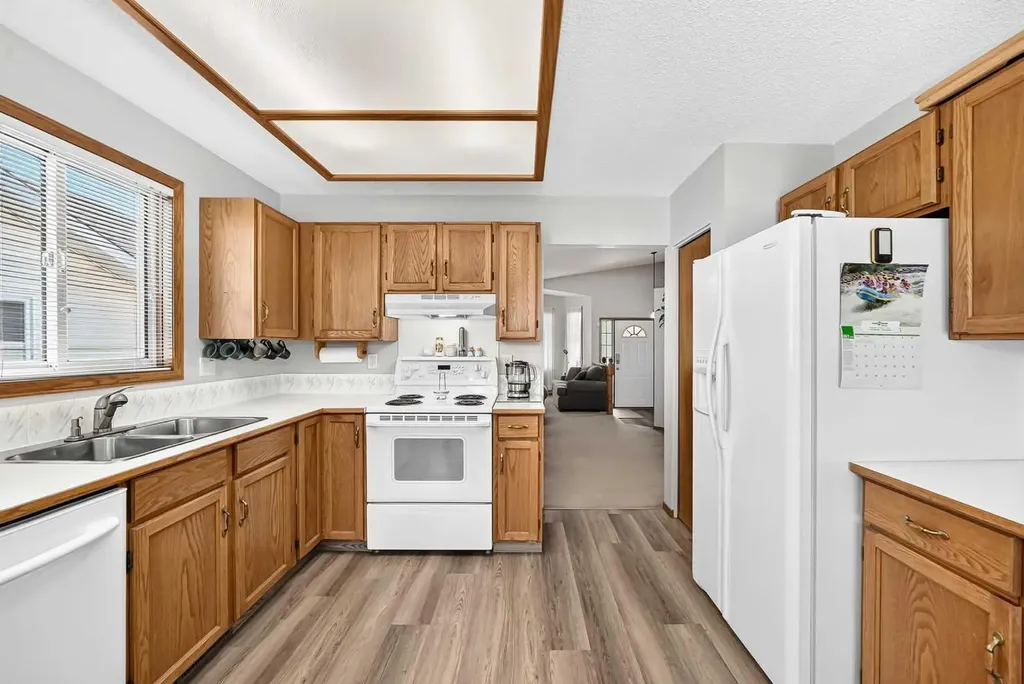 11444 Coventry Boulevard NE Calgary AB T3K 4B1