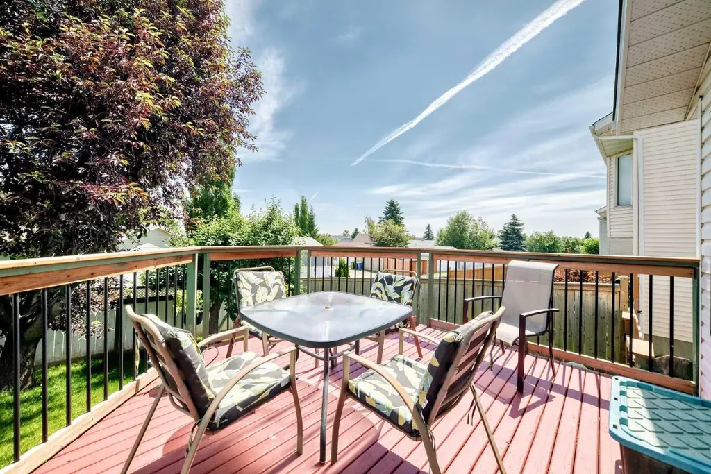 11444 Coventry Boulevard NE Calgary AB T3K 4B1