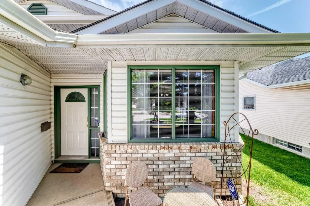 11444 Coventry Boulevard NE Calgary AB T3K 4B1