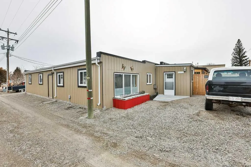 5062 50 Avenue Stavely AB T0L 1Z0