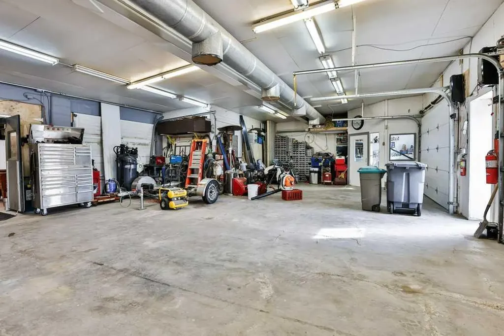 5062 50 Avenue Stavely AB T0L 1Z0