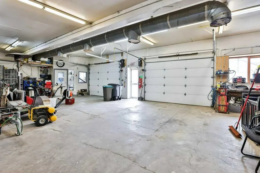 5062 50 Avenue Stavely AB T0L 1Z0