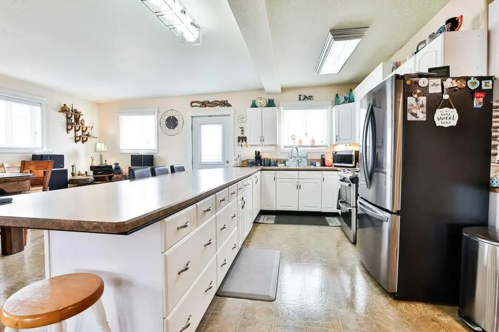 5062 50 Avenue Stavely AB T0L 1Z0