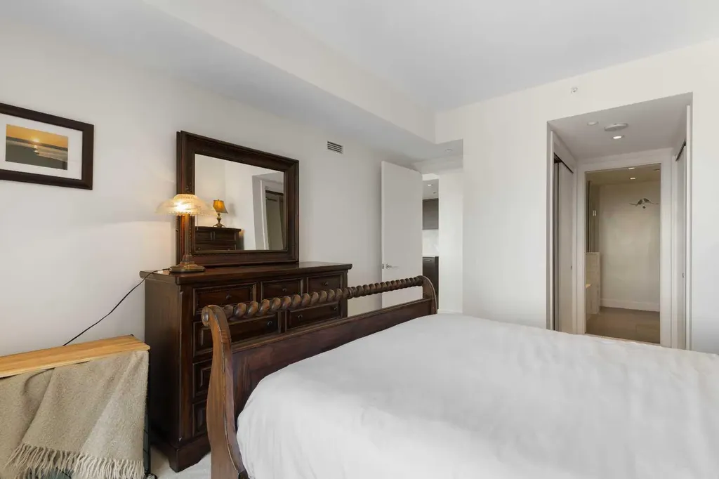 1025 5 Avenue SW Calgary AB T2P 1N4