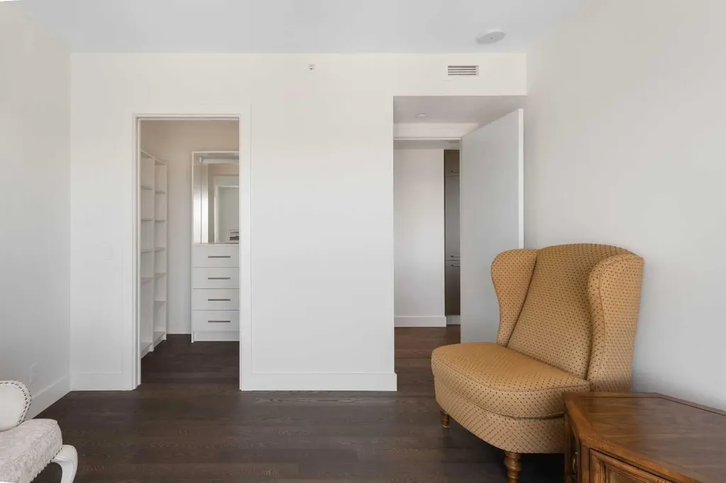 1025 5 Avenue SW Calgary AB T2P 1N4
