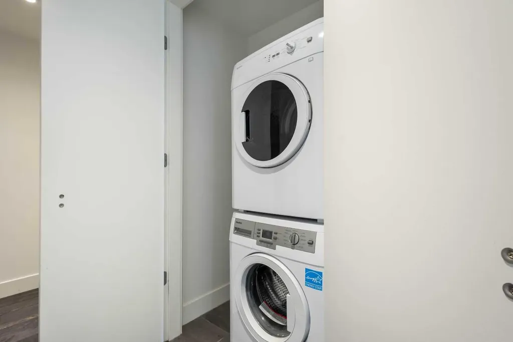 1025 5 Avenue SW Calgary AB T2P 1N4