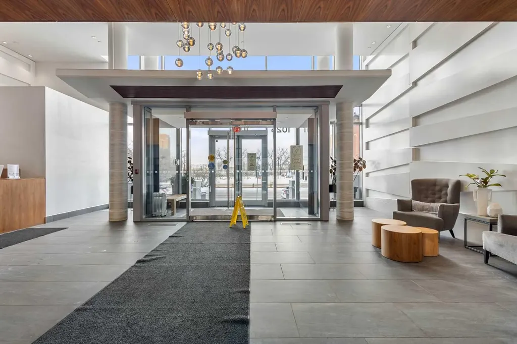 1025 5 Avenue SW Calgary AB T2P 1N4