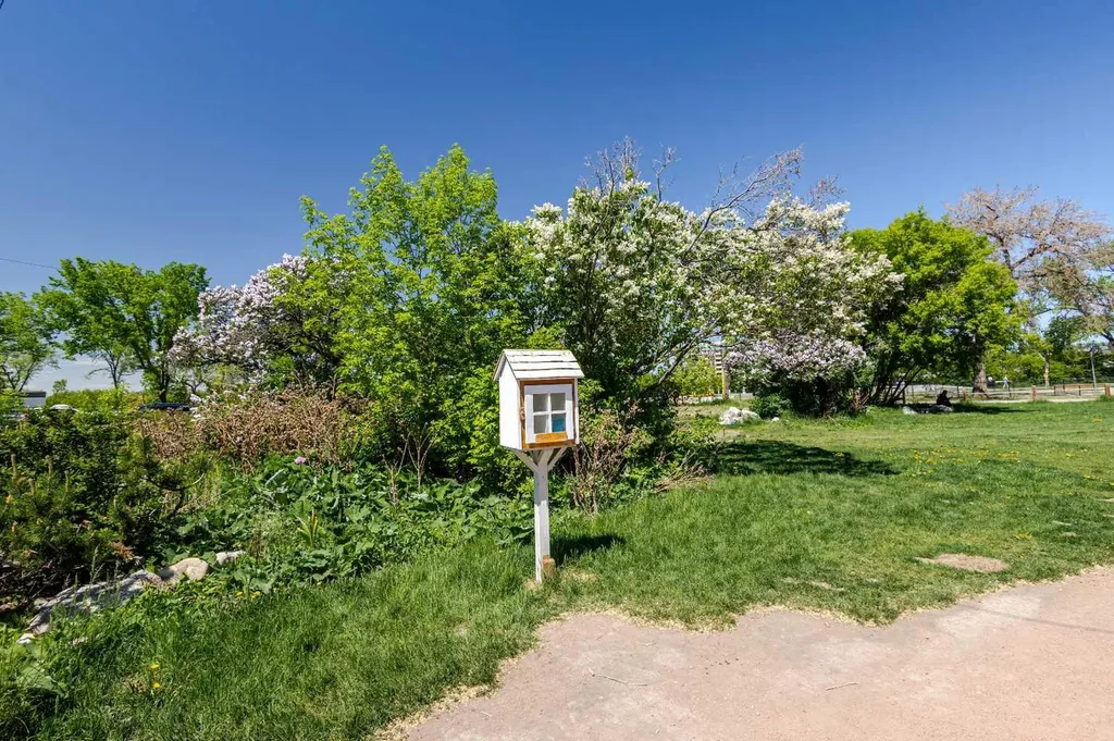 1025 5 Avenue SW Calgary AB T2P 1N4