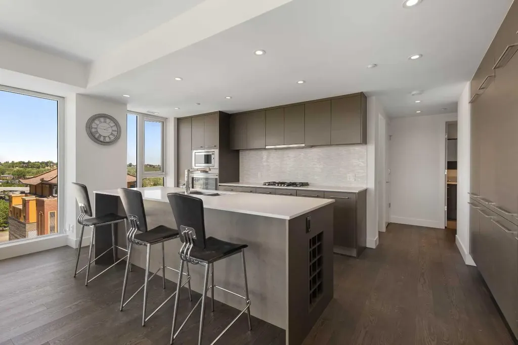 1025 5 Avenue SW Calgary AB T2P 1N4