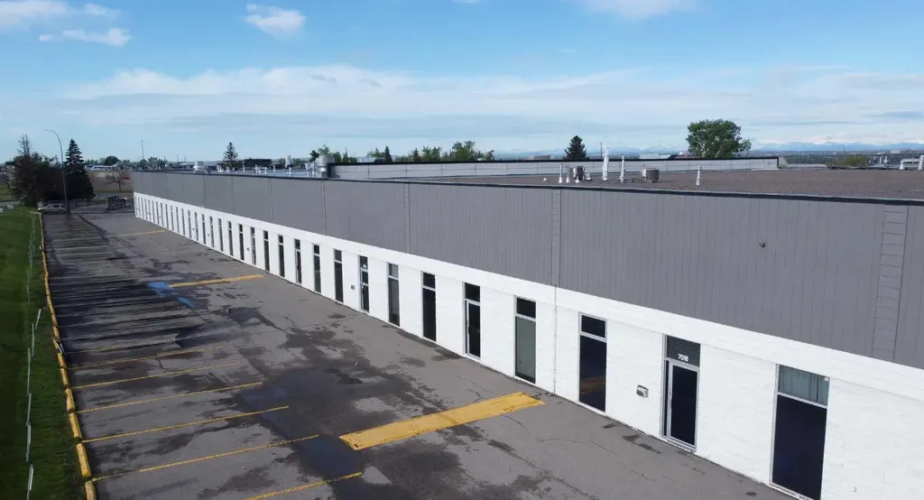 7026 30 Street SE Calgary AB t2c1j9