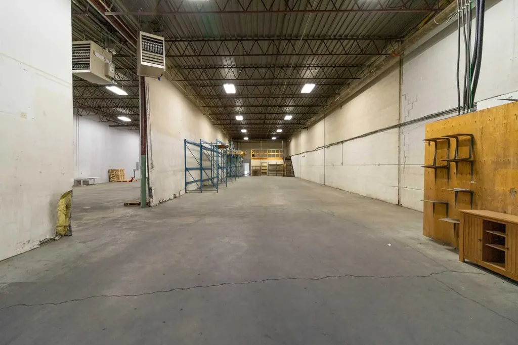 7026 30 Street SE Calgary AB t2c1j9