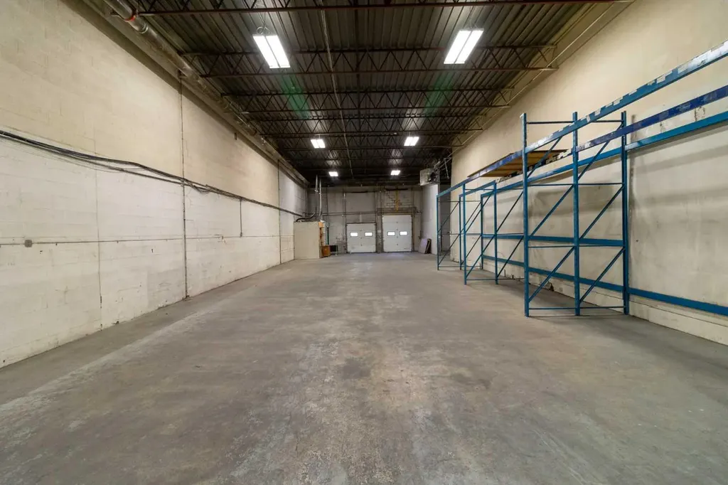7026 30 Street SE Calgary AB t2c1j9