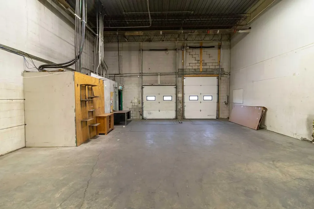 7026 30 Street SE Calgary AB t2c1j9