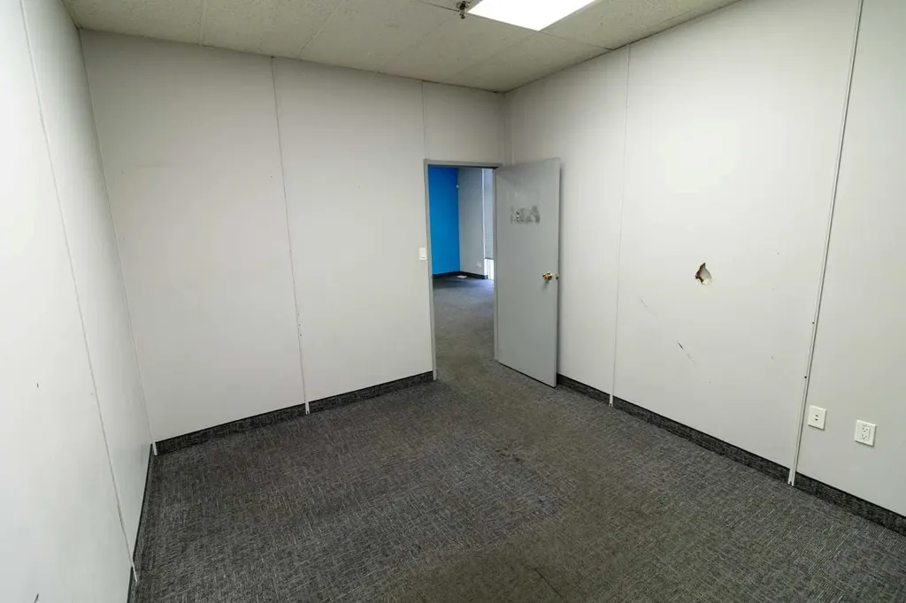 7026 30 Street SE Calgary AB t2c1j9