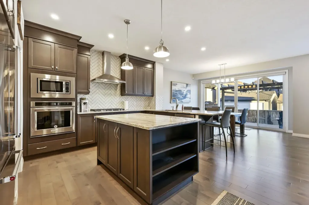 370 Magnolia Heath SE Calgary AB T3M 2X4