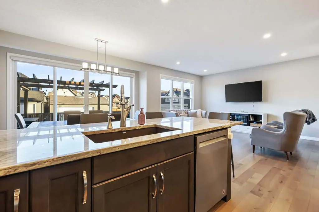 370 Magnolia Heath SE Calgary AB T3M 2X4
