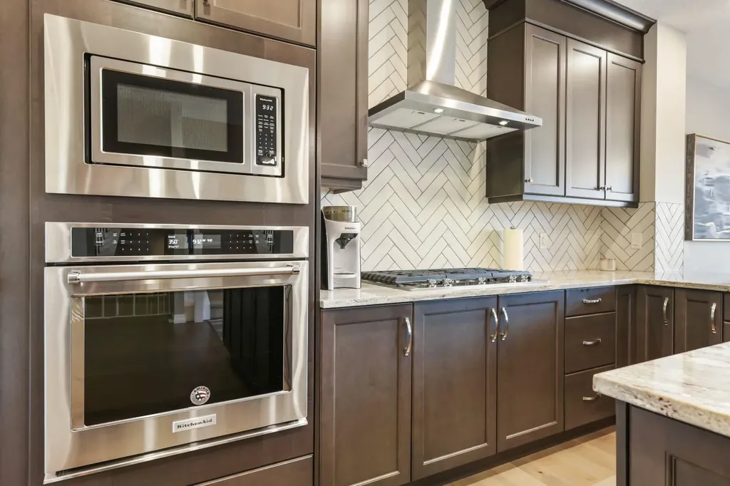 370 Magnolia Heath SE Calgary AB T3M 2X4