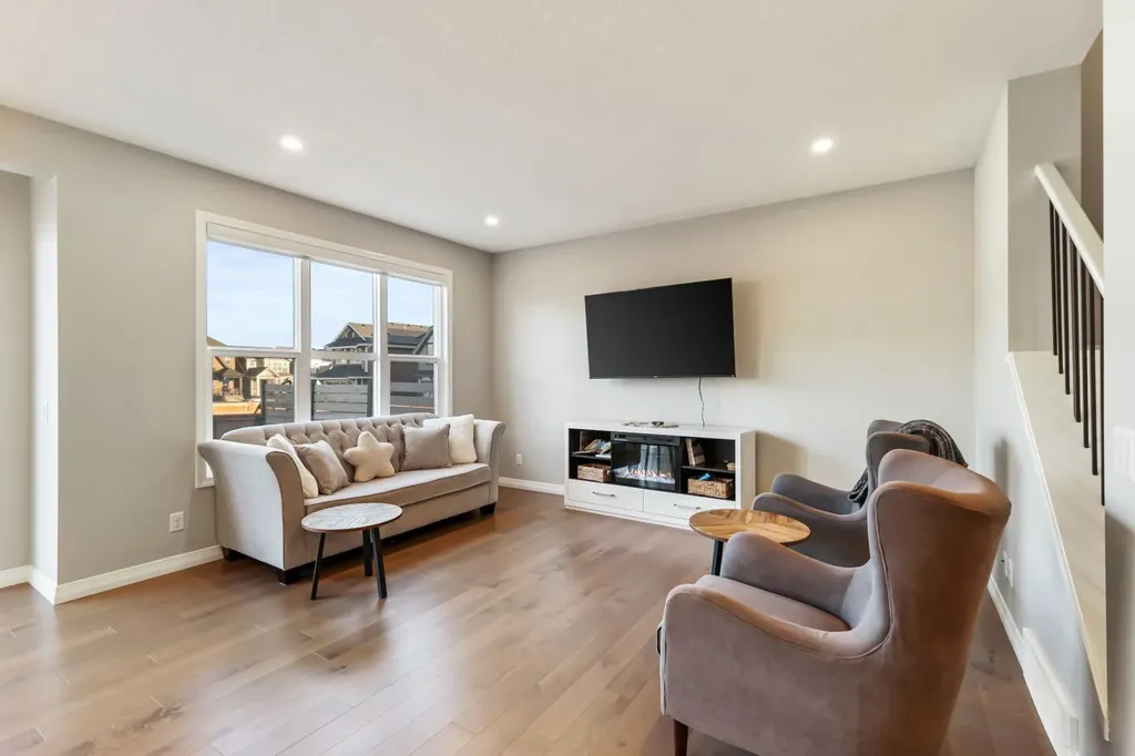 370 Magnolia Heath SE Calgary AB T3M 2X4