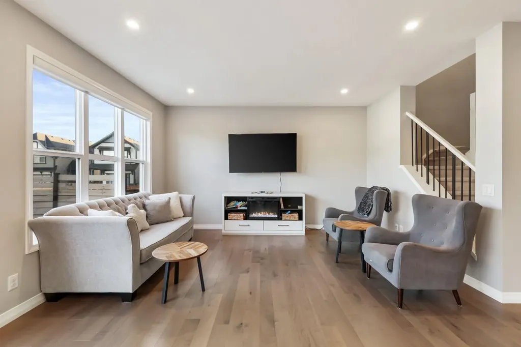 370 Magnolia Heath SE Calgary AB T3M 2X4