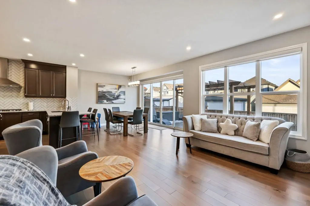 370 Magnolia Heath SE Calgary AB T3M 2X4