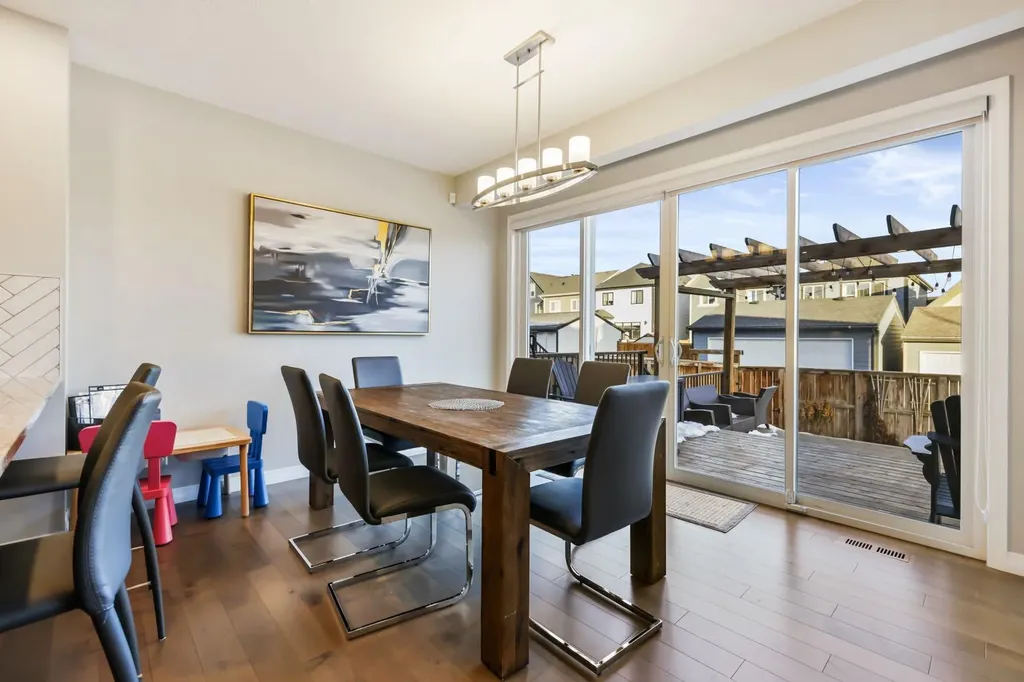 370 Magnolia Heath SE Calgary AB T3M 2X4